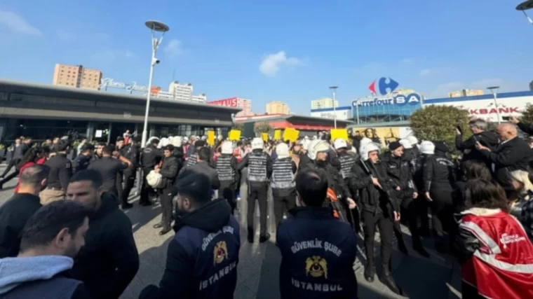 Esenyurt’ta Kayyum Protestosunda CHP’lilere Polis Müdahalesi