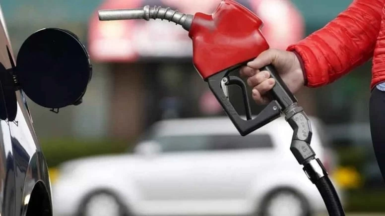 Benzine Gece Yarısı Zam Geliyor: Depoları Doldurun