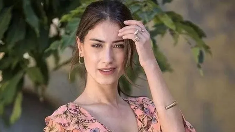 Hazal Kaya’nın Yapay Zeka Paylaşımı Sosyal Medyayı Güldürdü